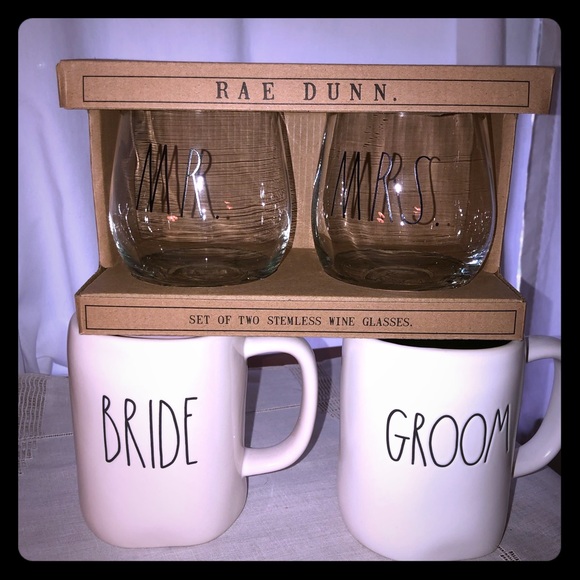 Set of Mr and Mrs wine glasses mugs